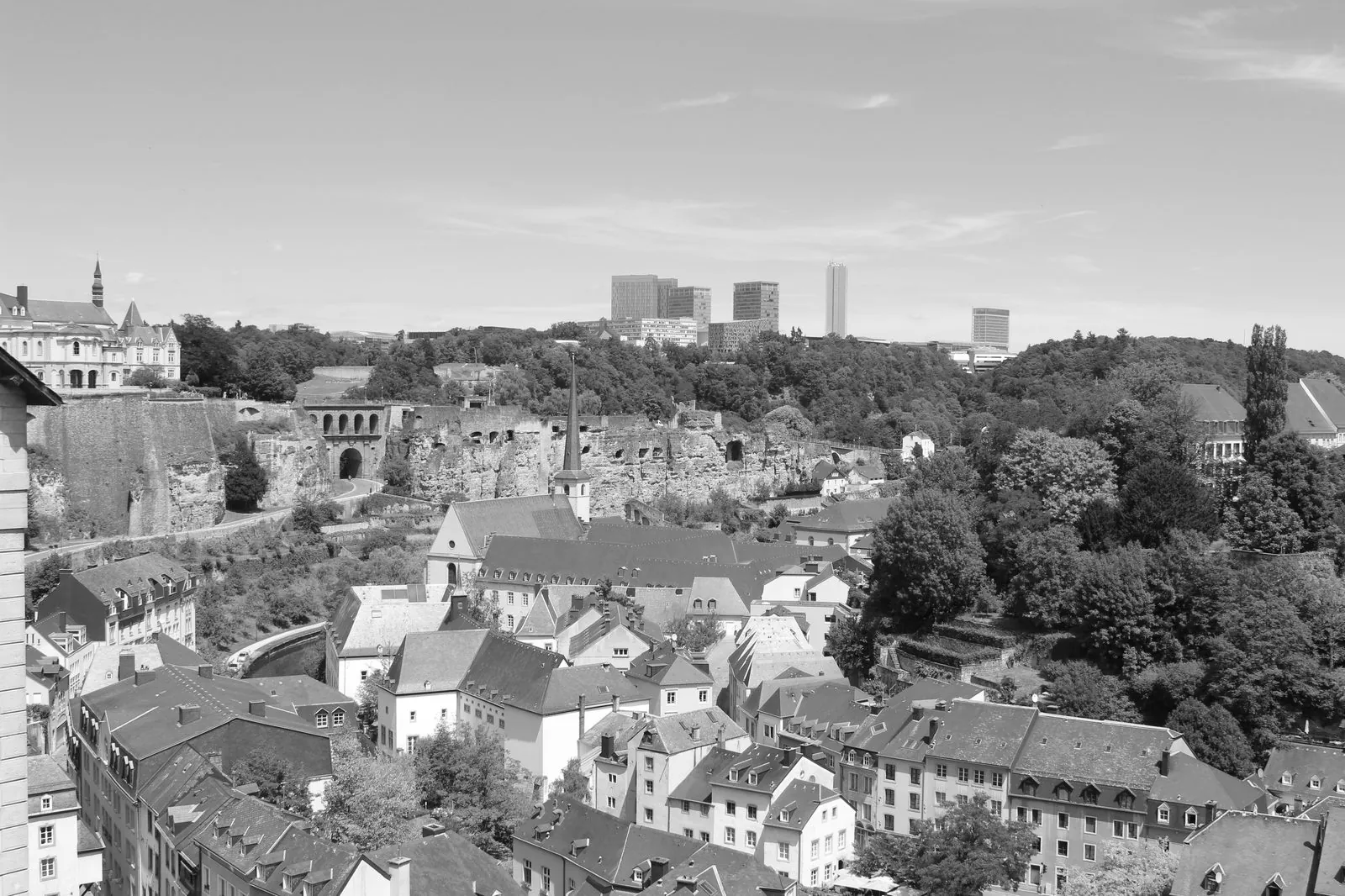 Vue sur la vieille ville de Luxembourg et le pont Adolphe